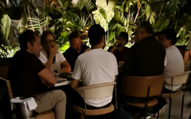 Vice de futebol do Fla é visto em restaurante com representantes de David Luiz