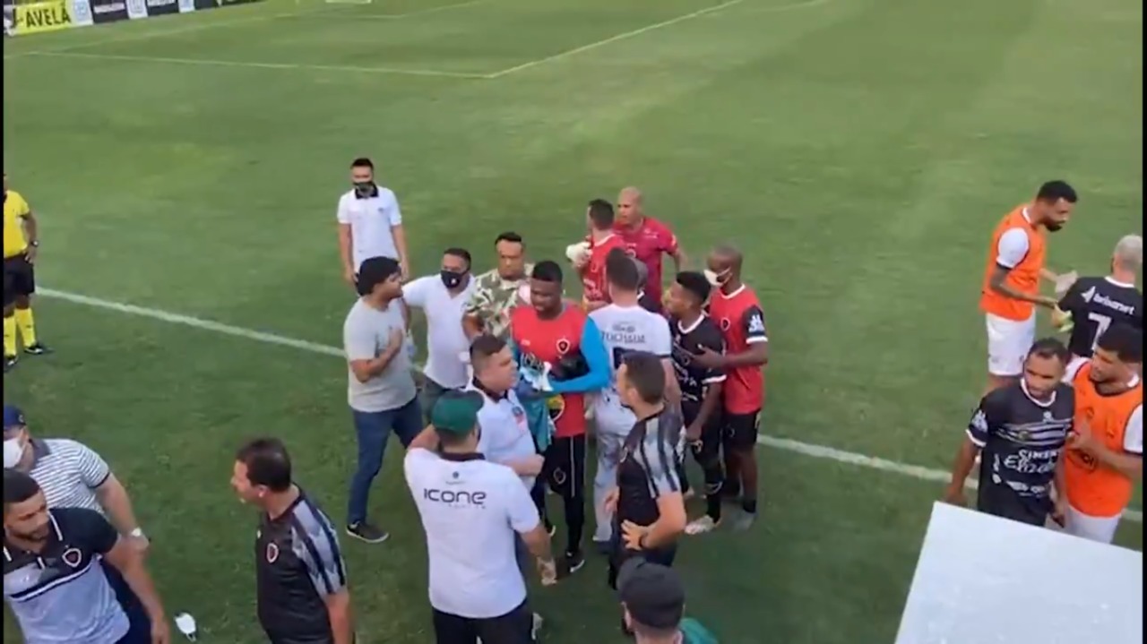 VÍDEO: Dirigentes de Manaus e Botafogo-PB saem no soco após jogo da Série C