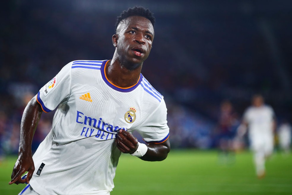 Brasileiro ganha as manchetes em Madri e é elogiado por Benzema: "Fenômeno. Falo muito com ele"