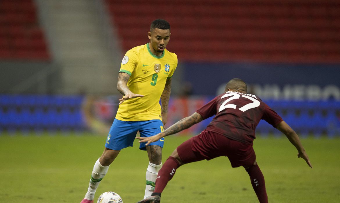 Brasil e Venezuela fazem duelo de opostos pelas Eliminatórias; saiba onde assistir