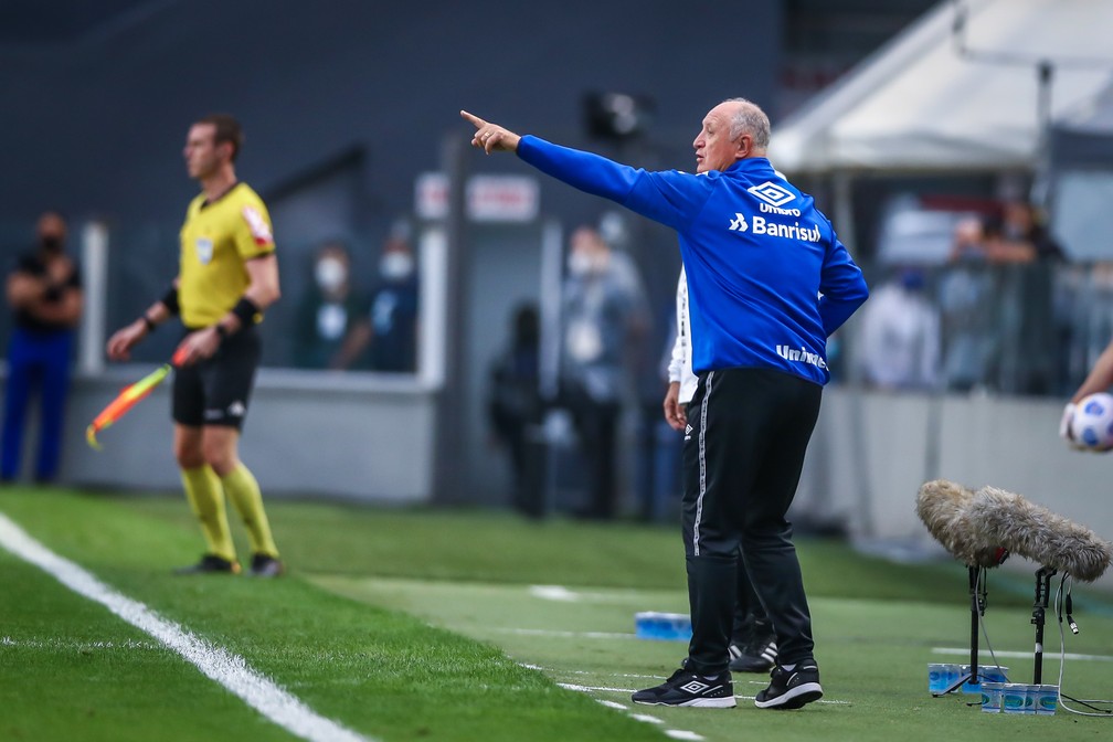Grêmio anuncia a saída do técnico Felipão após derrota para o Santos