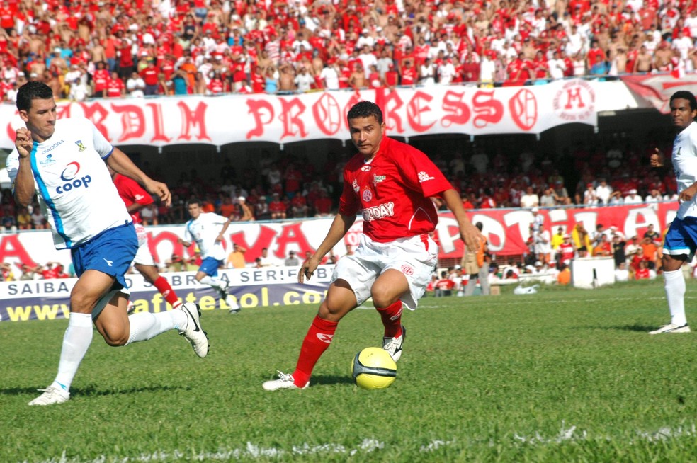 Ídolo do América anuncia que vai concorrer à presidência do clube
