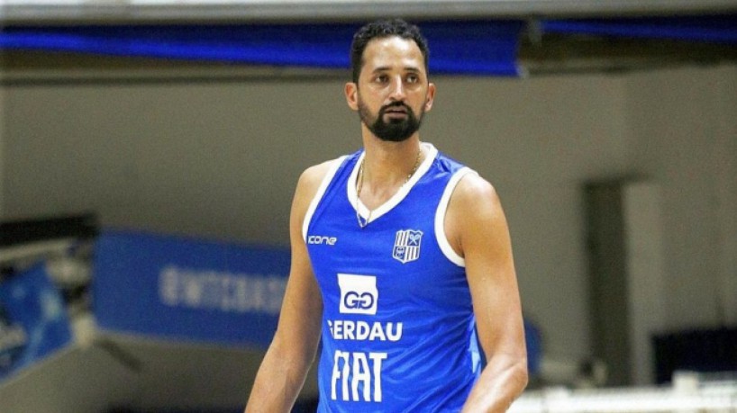 Clube demite jogador da seleção após críticas a superman bissexual