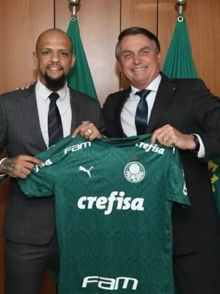 Felipe Melo sai em defesa de jogador de vôlei demitido: 'você é um homem de valor'