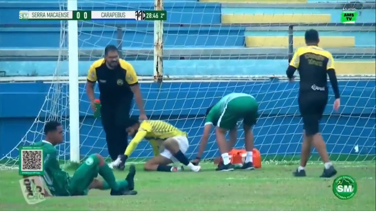 Tiroteio interrompe partida de futebol no RJ; assista ao vídeo