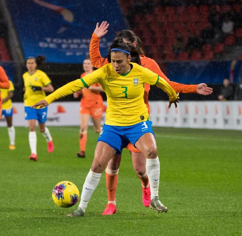 Potiguar volta a ser convocada para a seleção feminina de futebol