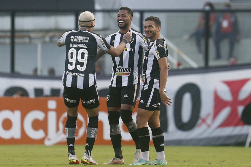 Dois grandes clubes brasileiros devem ser comprados já em 2022, diz jornalista
