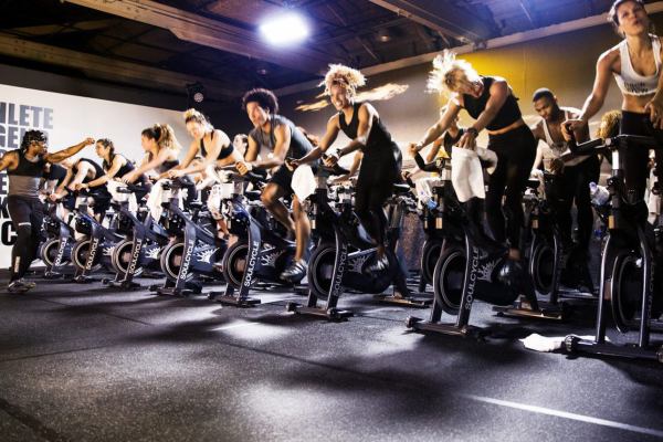 Jovem quase perde a perna após aula intensa de spinning