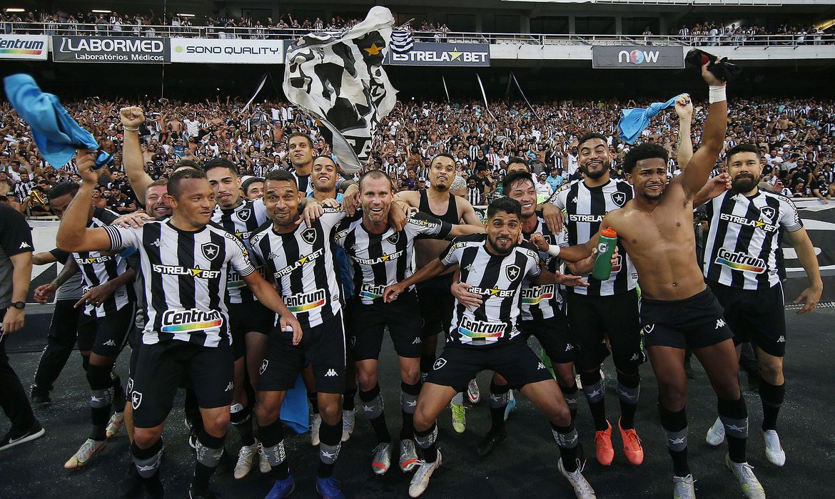 Dois campeões brasileiros garantem retorno a Série A