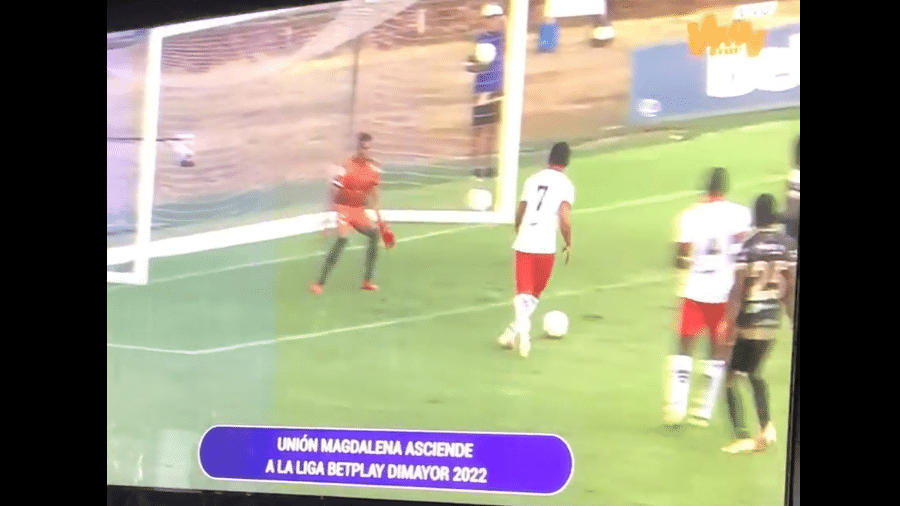 VÍDEO: Time conquista acesso com virada suspeita nos acréscimos e gera revolta; assista