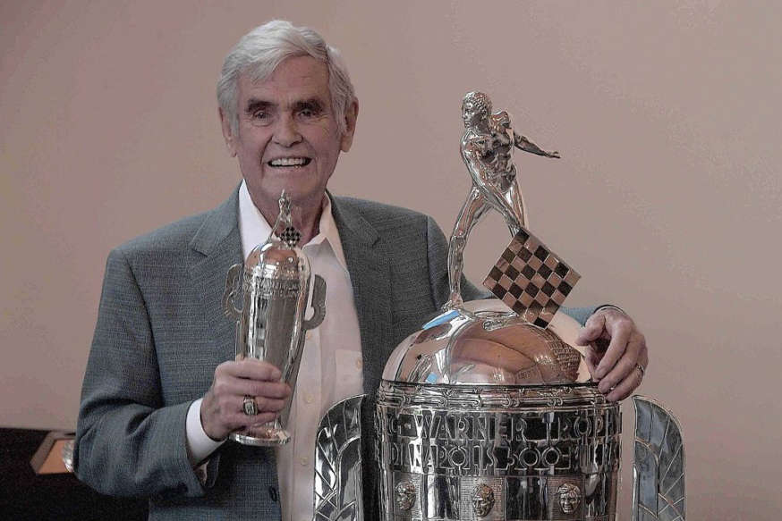 Piloto multicampeão de automobilismo morre de câncer aos 82 anos