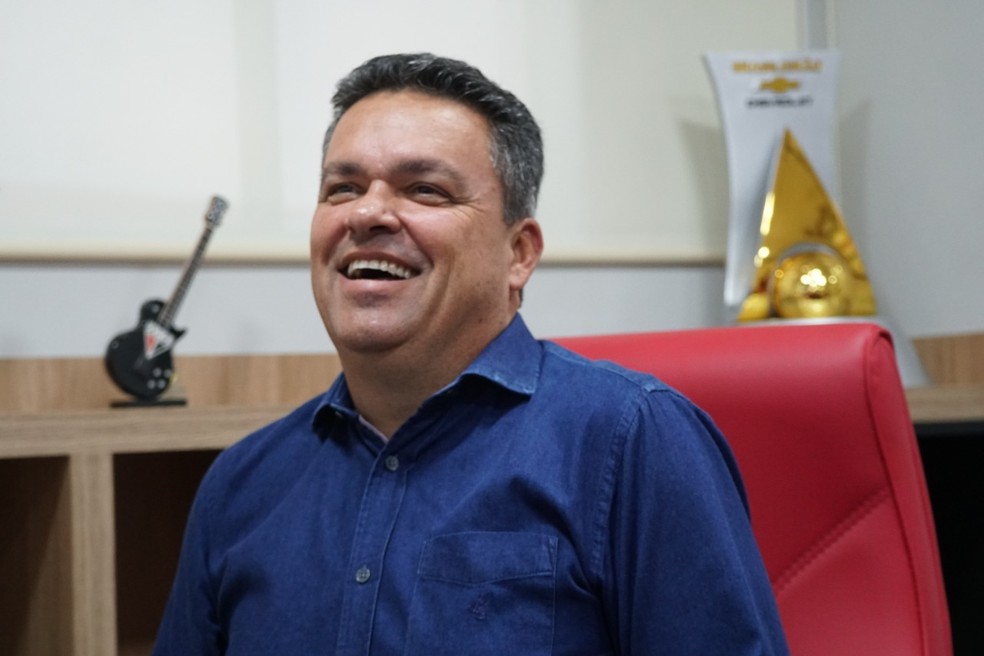 VÍDEO: Presidente de time da Série A tira máscara de repórter: “Somos Bolsonaro”