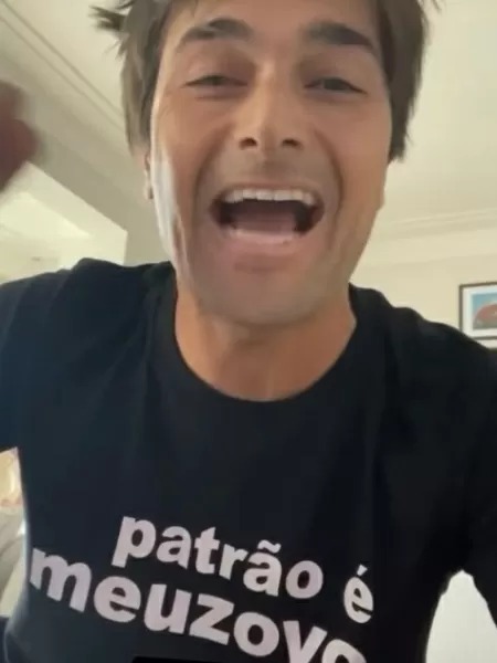 Nelsinho Piquet vibra por Verstappen e ironiza Hamilton com camisa polêmica; VEJA