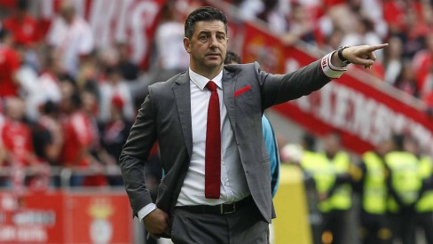 Alvo do Flamengo, treinador português rescinde com clube europeu e fica livre no mercado