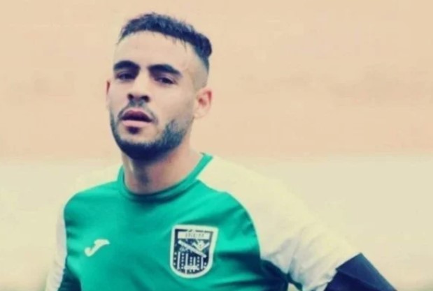 VÍDEO: Jogador morre após pancada na cabeça durante partida de futebol