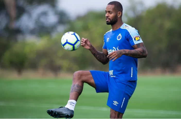 Ponte Preta anuncia zagueiro Dedé para temporada 2022