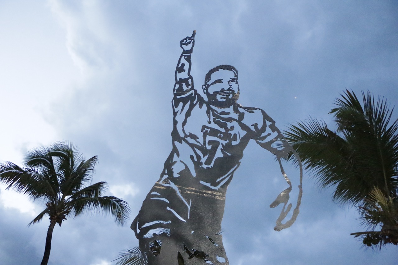 Ouro nas Olimpíadas e novo astro do esporte mundial é homenageado com escultura no RN