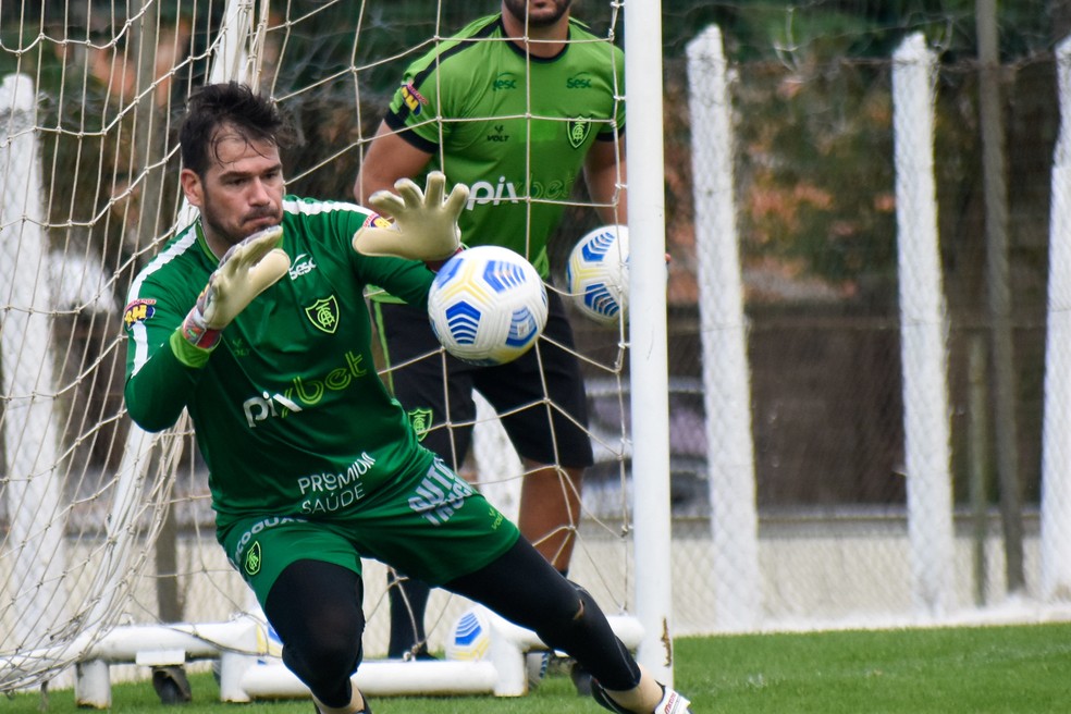 Titular de clube da Série A, goleiro passará por cirurgia no coração