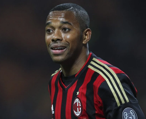 Itália deve pedir inclusão de Robinho na lista vermelha da Interpol