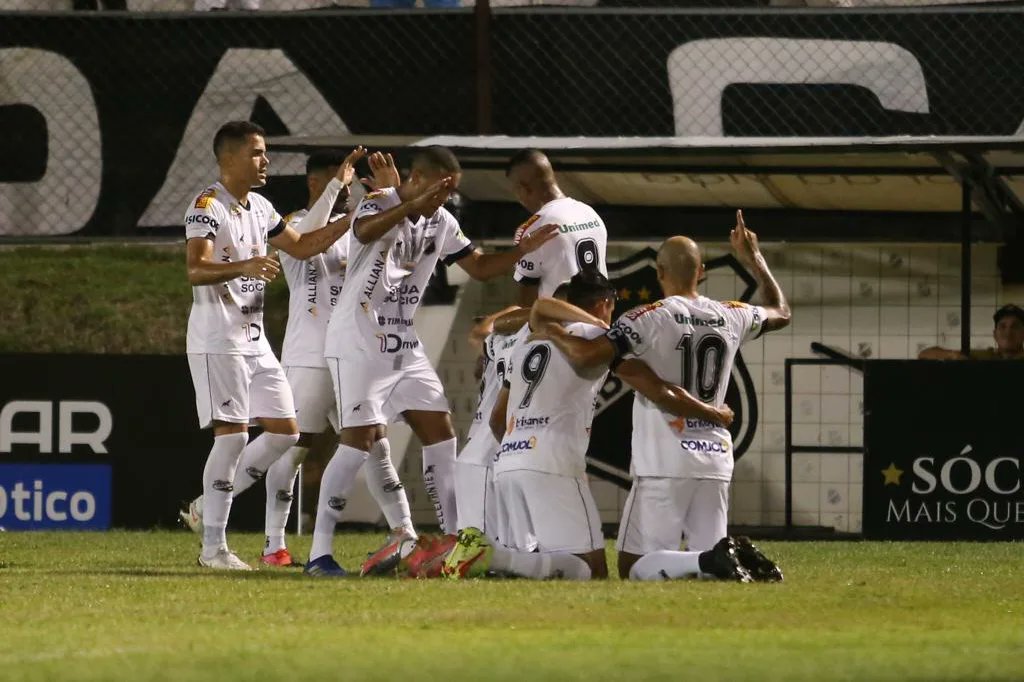 Estaduais, Copa do Nordeste e jogos internacionais; confira a programação deste domingo (30)
