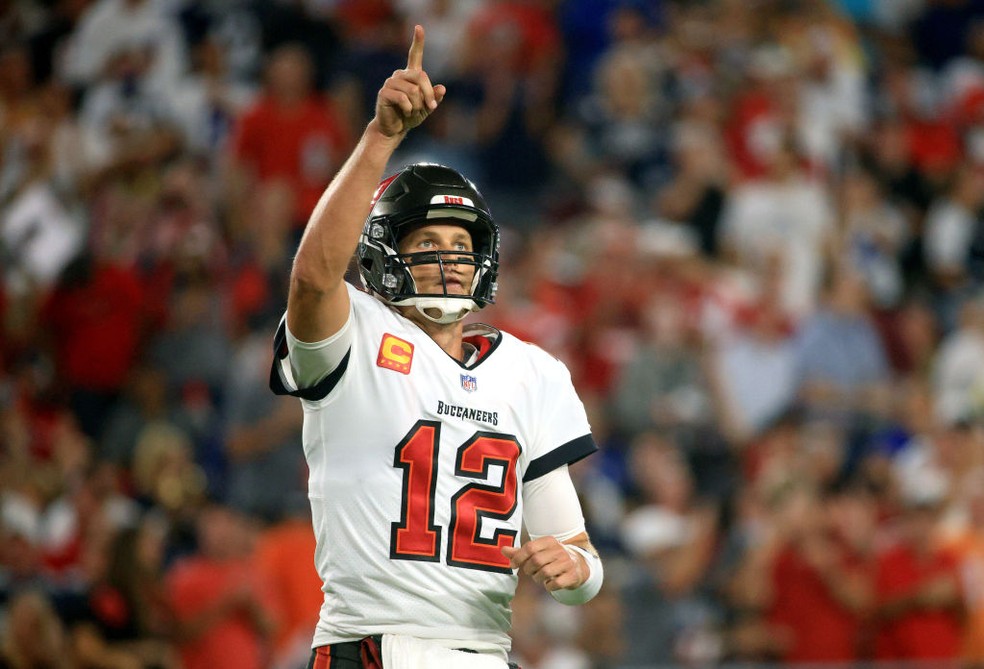 Astro da NFL anuncia aposentadoria