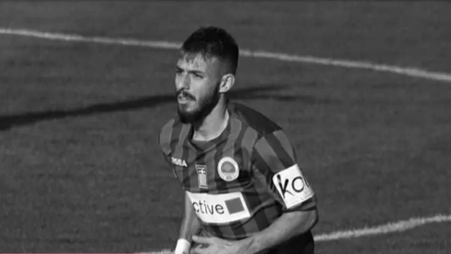 Jogador tem parada cardíaca durante partida e morre por falta de ambulância no estádio