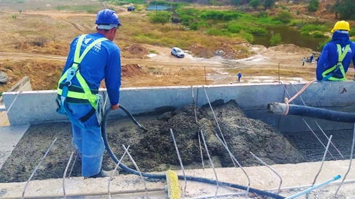 Surto de Covid-19 entre funcionários paralisa obra na região Seridó