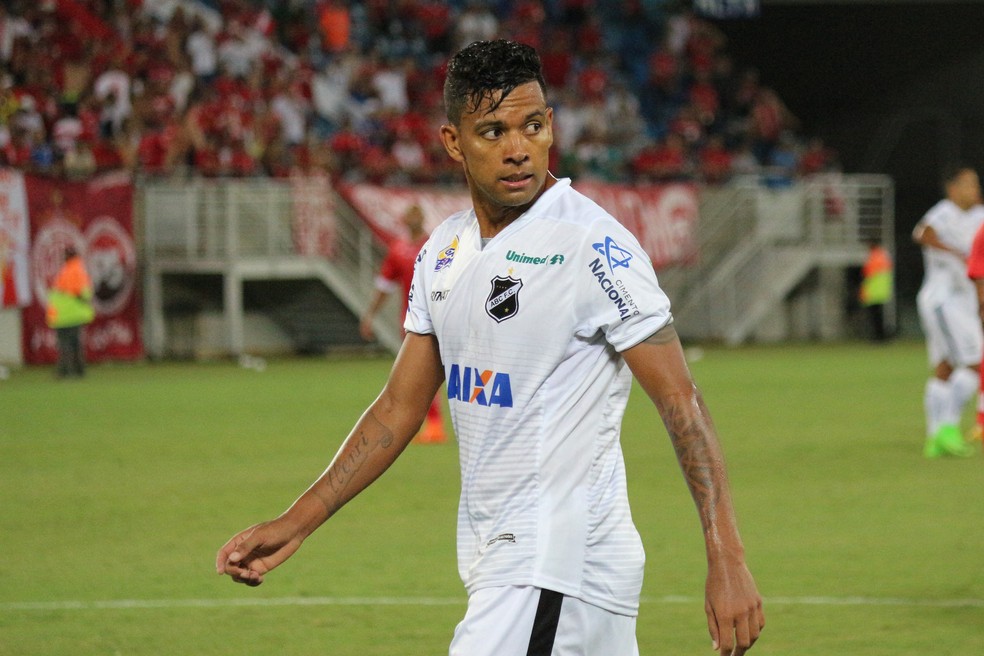 Ídolo do ABC é suspenso e time perde um mando de campo em partidas da CBF