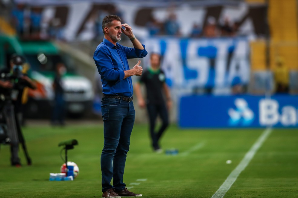 Grande clube brasileiro demite técnico
