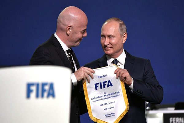 Fifa veta jogos na Rússia e proíbe bandeira e hino do país em competições