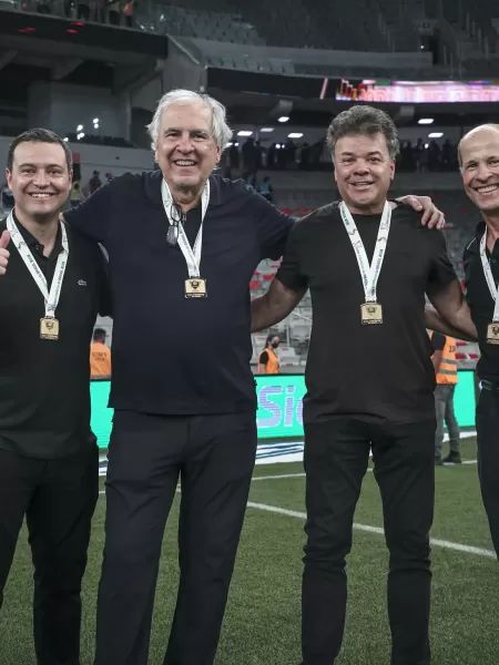 Gigante brasileiro conversou venda da SAF com grupo responsável por grande clube inglês