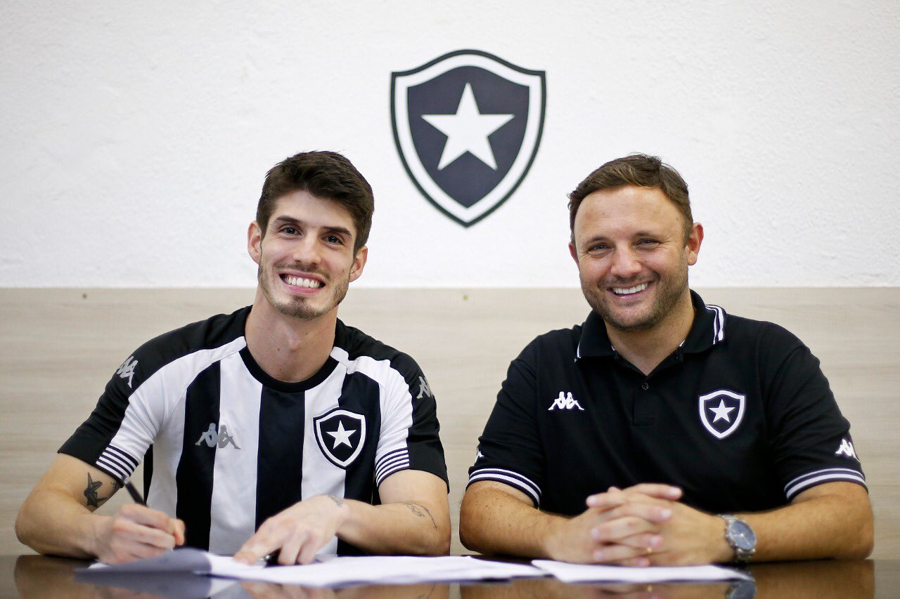Grande clube brasileiro anuncia reforço vindo da Europa