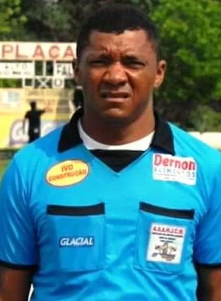 Árbitro morre após ser atingido por raio durante jogo no Piauí