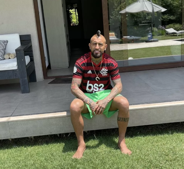 Após manifestar interesse em jogar no Brasil, clube multa jogador, diz TV local