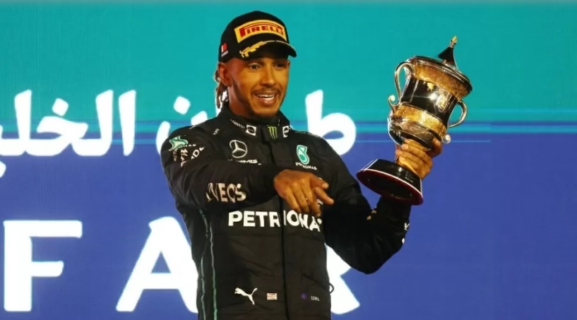 Hamilton manda recado à jornalista após acidente: 'Espero que esteja bem'