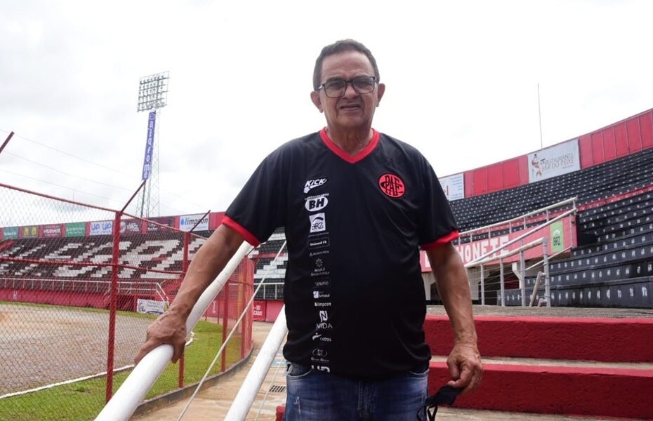 Treinador anuncia volta a Natal para “dar uma namorada” após salvar equipe mineira do rebaixamento