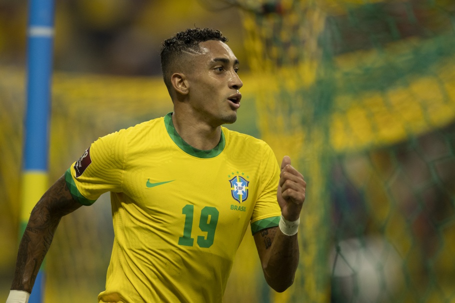 Barcelona oferece R$ 185 milhões em primeira proposta por craque brasileiro, diz jornal