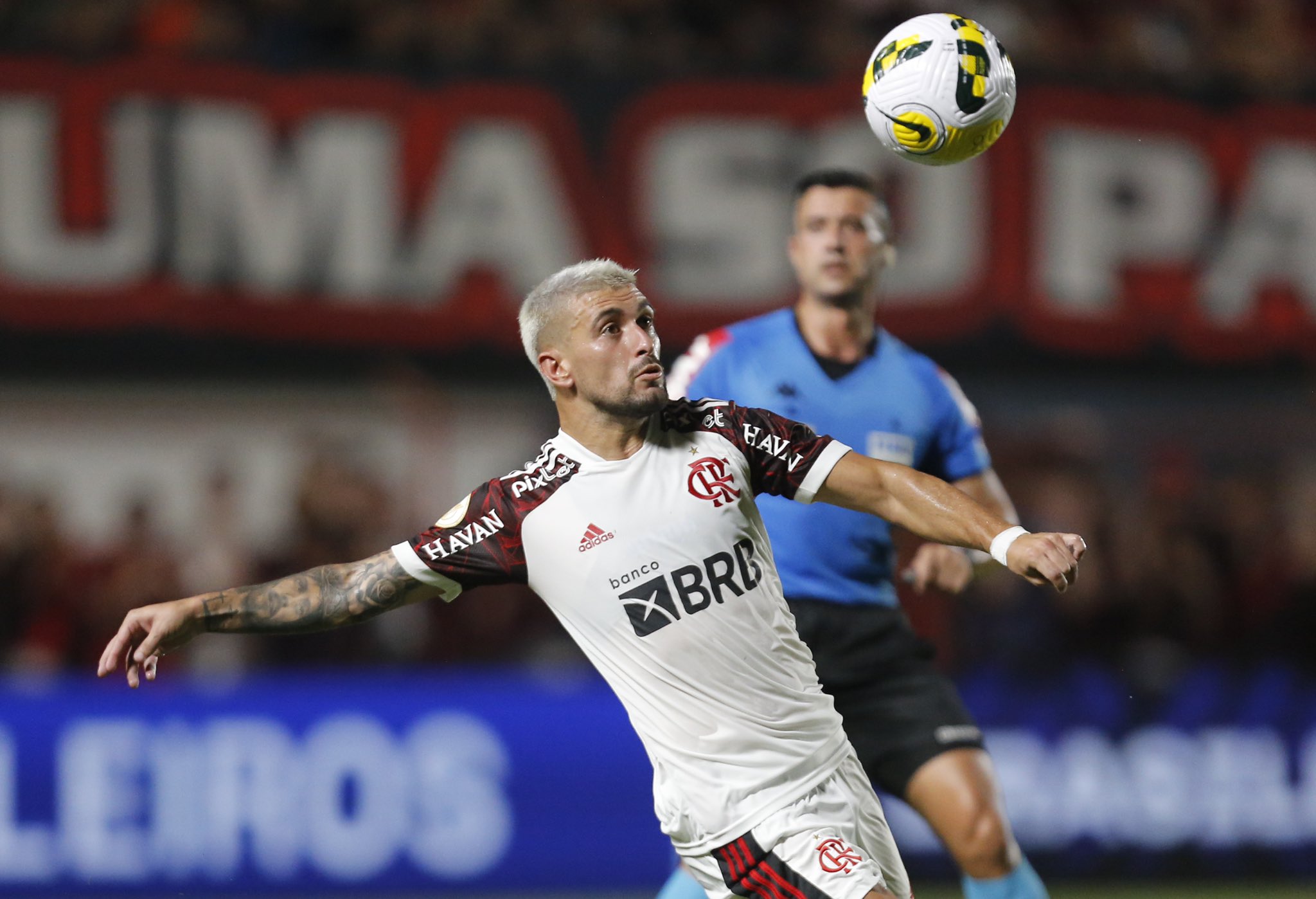VÍDEO: Favoritos tropeçam na estreia; Palmeiras perde e Fla só empata; assista aos gols
