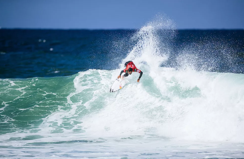 Italo Ferreira, Samuel Pupo e Filipe Toledo avançam em Bells Beach