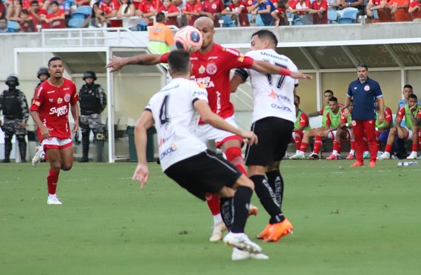 Cambistas cobram R$ 50 e R$ 150 por ingressos para final entre ABC e América