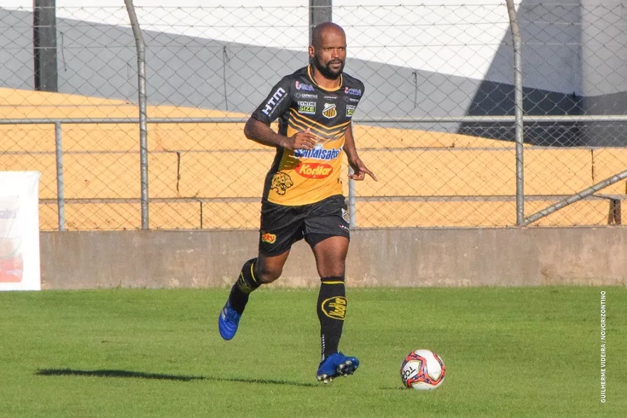 América acerta chegada de zagueiro e lateral esquerdo para a Série D