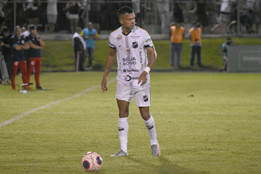 STJD acata pedido do ABC para reversão da pena de Wallyson; atacante pode jogar amanhã