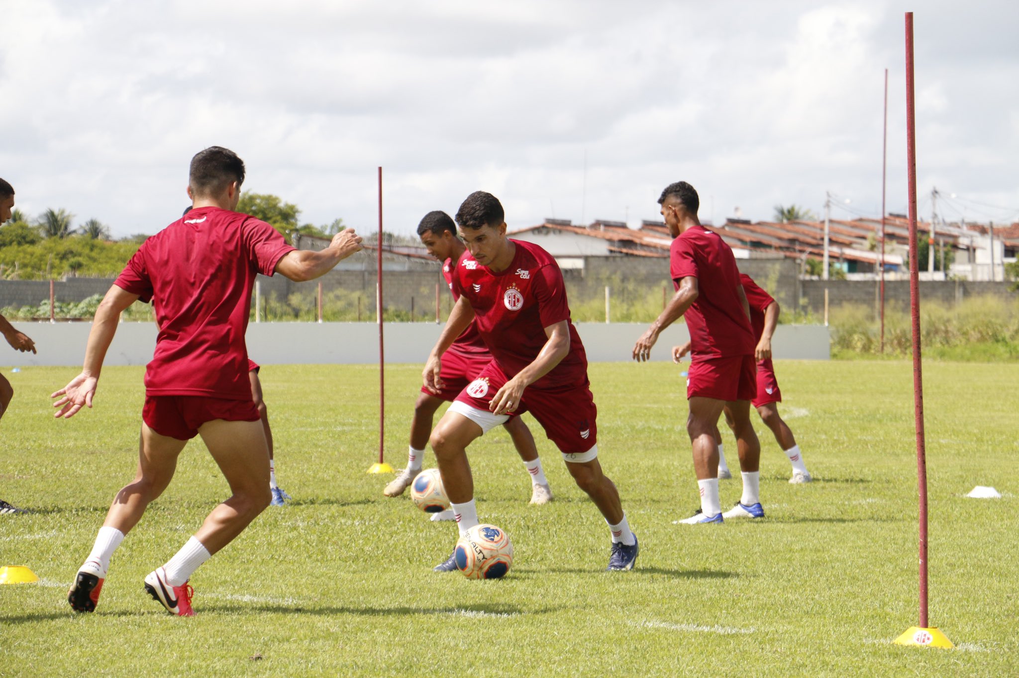 América em campo, Brasileirão e gigantes europeus jogando; confira os jogos de hoje