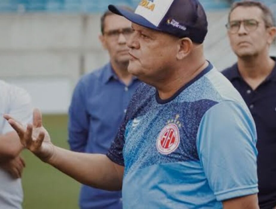 Novo técnico do América causa polêmica após ser contratado sem tomar vacina contra Covid: "me deixem fora disso"