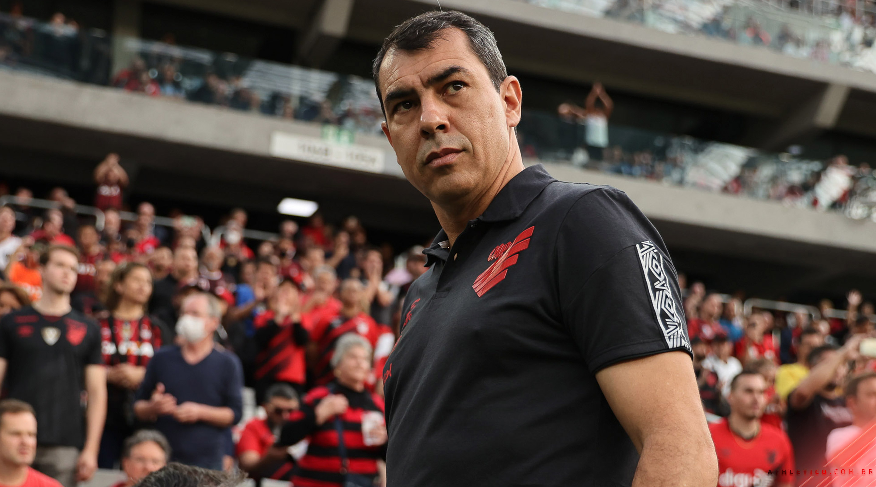 Com apenas 21 dias de trabalho, Carille não resiste a goleada e é demitido do Athletico