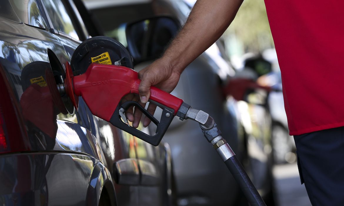 Com gasolina a R$ 10, abastecer com etanol vale a pena em 5 Estados; saiba quais