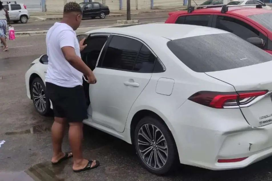 PM apreende tabletes de maconha dentro de veículo de jogador de gigante da série A