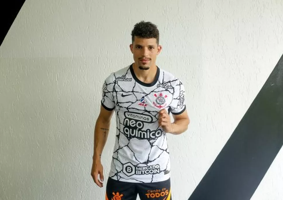 Rafael Ramos é preso por injúria racial; Corinthians paga fiança