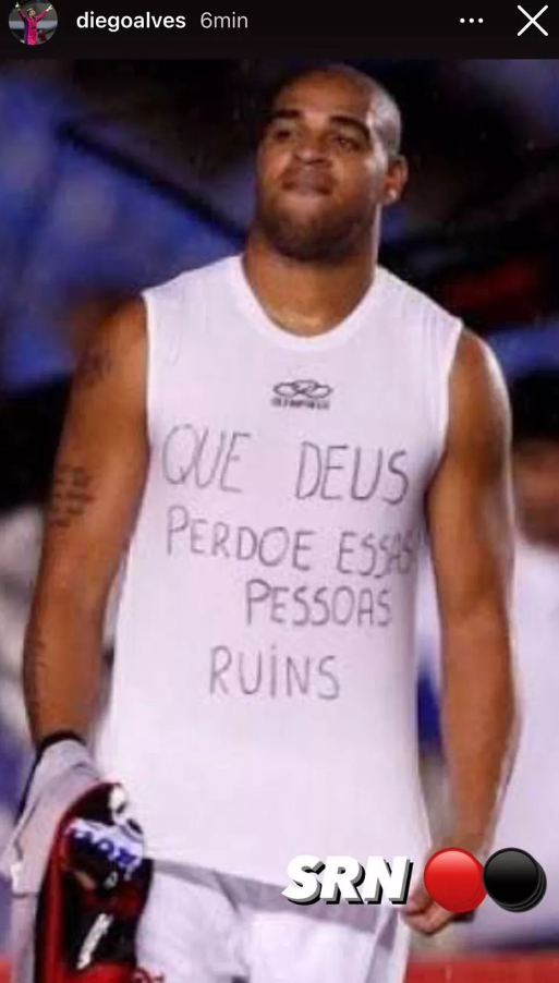 Em meio a polêmica com Paulo Sousa no Flamengo, goleiro posta frase: "Que Deus perdoe essas pessoas ruins"