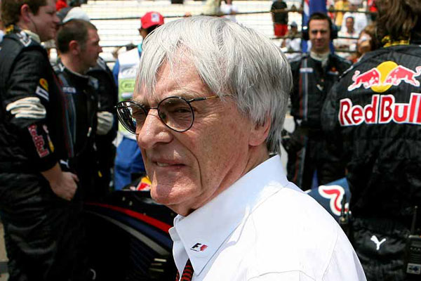 Ex-chefe da F1 é preso em aeroporto de São Paulo com arma na bagagem
